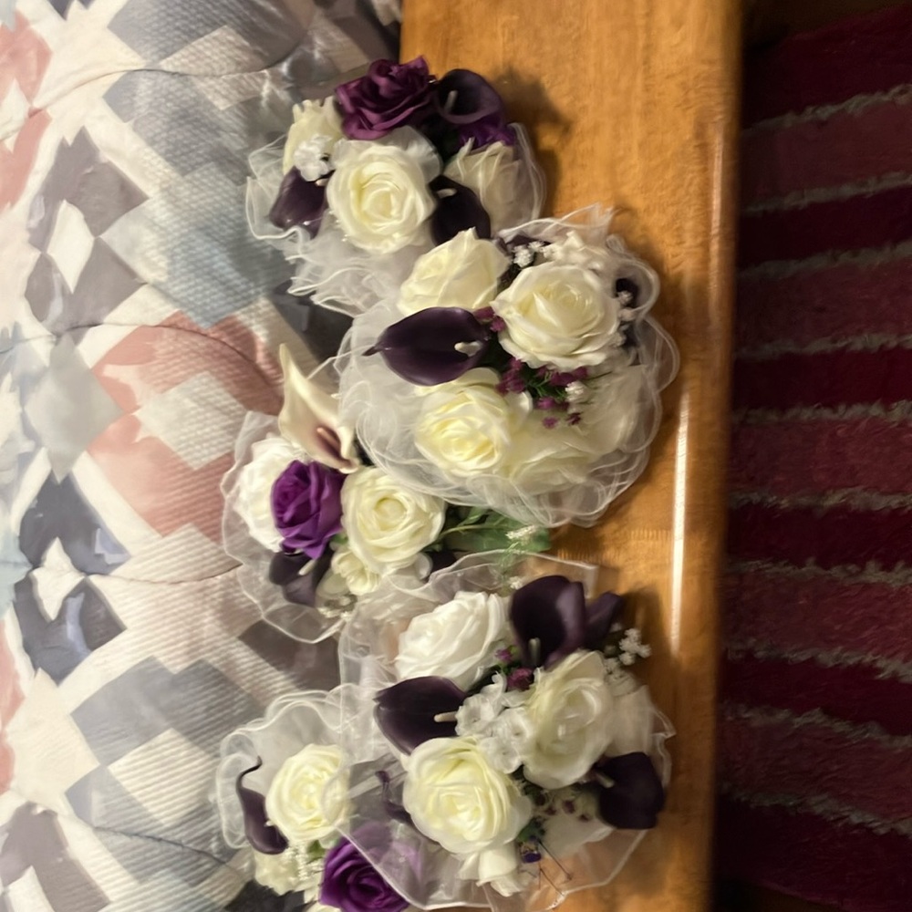 Incredible find !! New set of 5 premade bridesmaid’s bouquets.  All faux flower